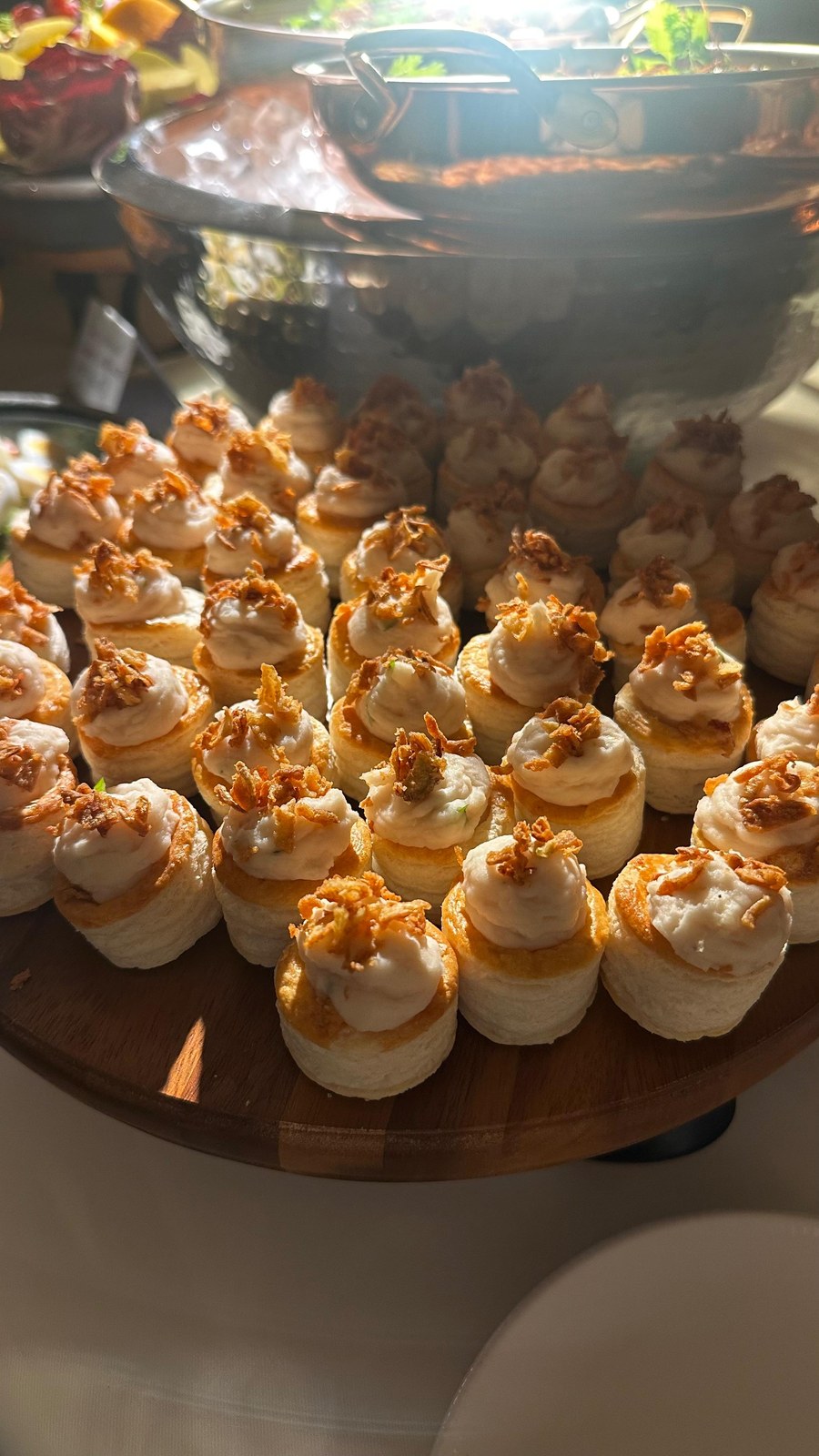 Vol-au-vent-uri cu cremă și ceapă crocantă